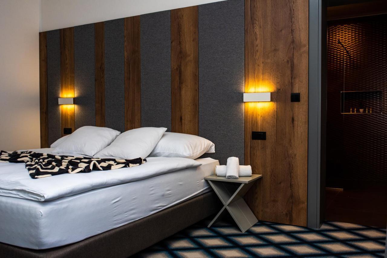 Swiss Plus Hotel Bihać Buitenkant foto