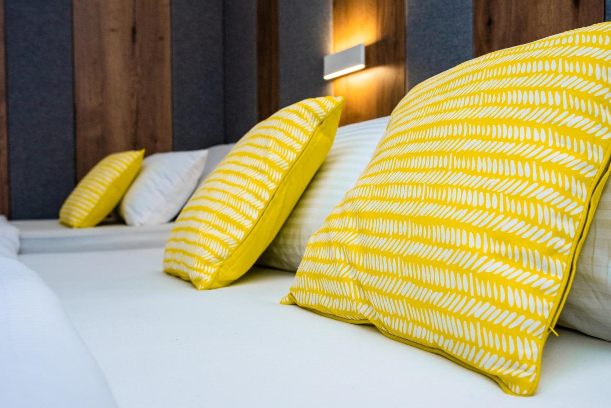 Swiss Plus Hotel Bihać Buitenkant foto