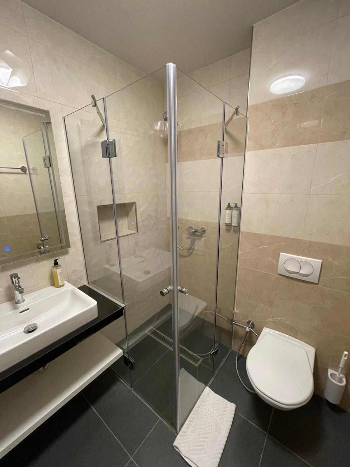Swiss Plus Hotel Bihać Buitenkant foto