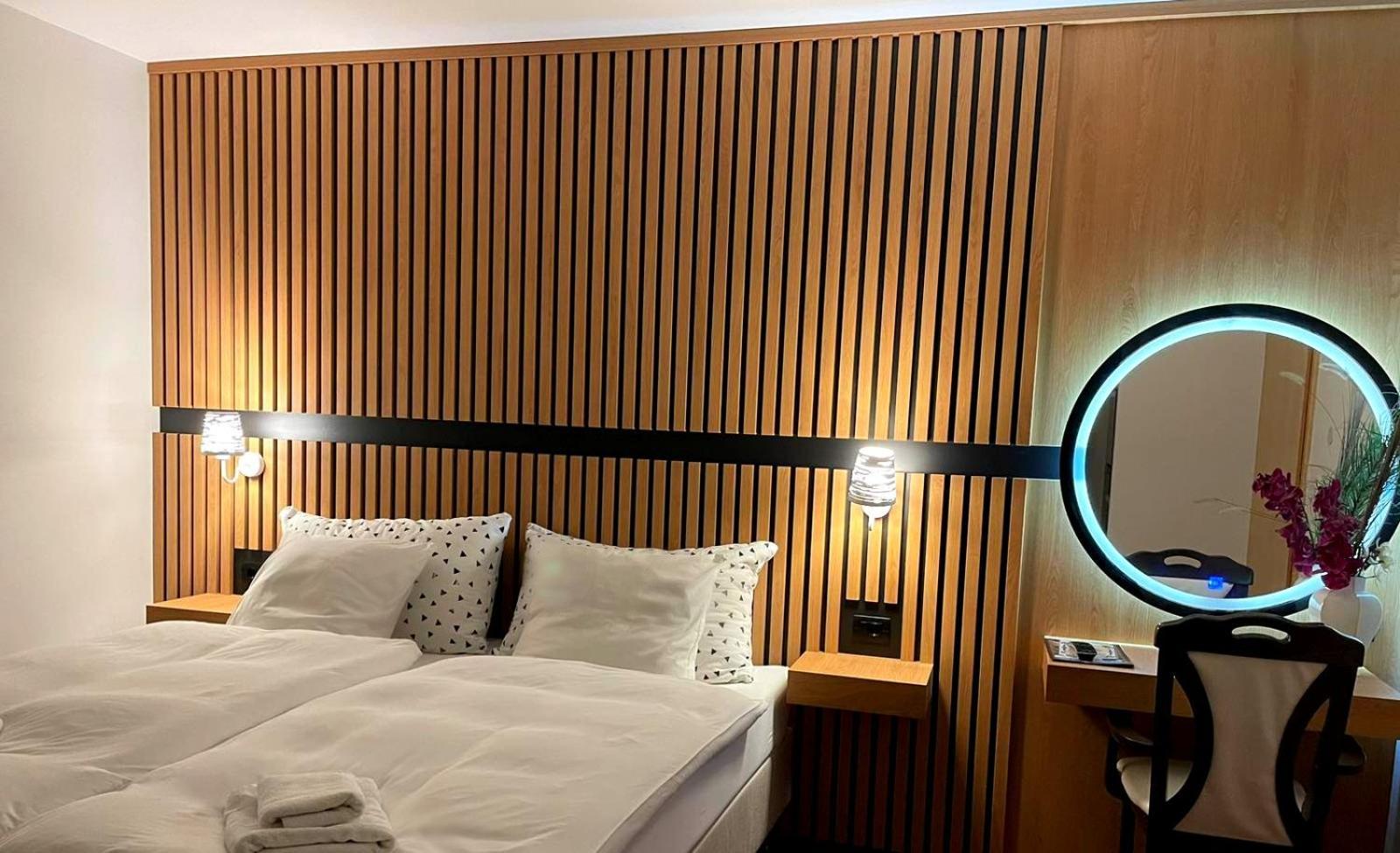 Swiss Plus Hotel Bihać Buitenkant foto