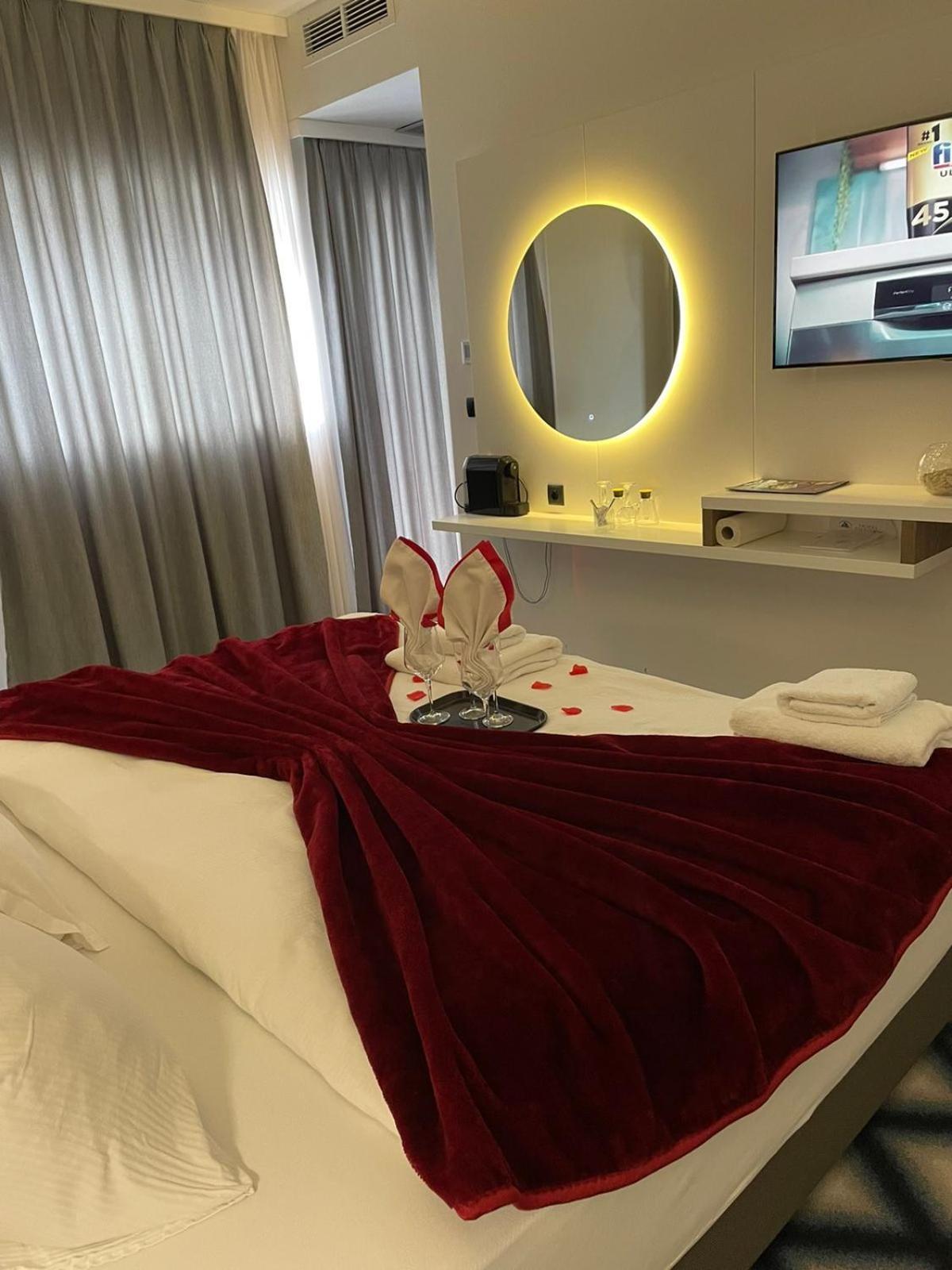 Swiss Plus Hotel Bihać Buitenkant foto