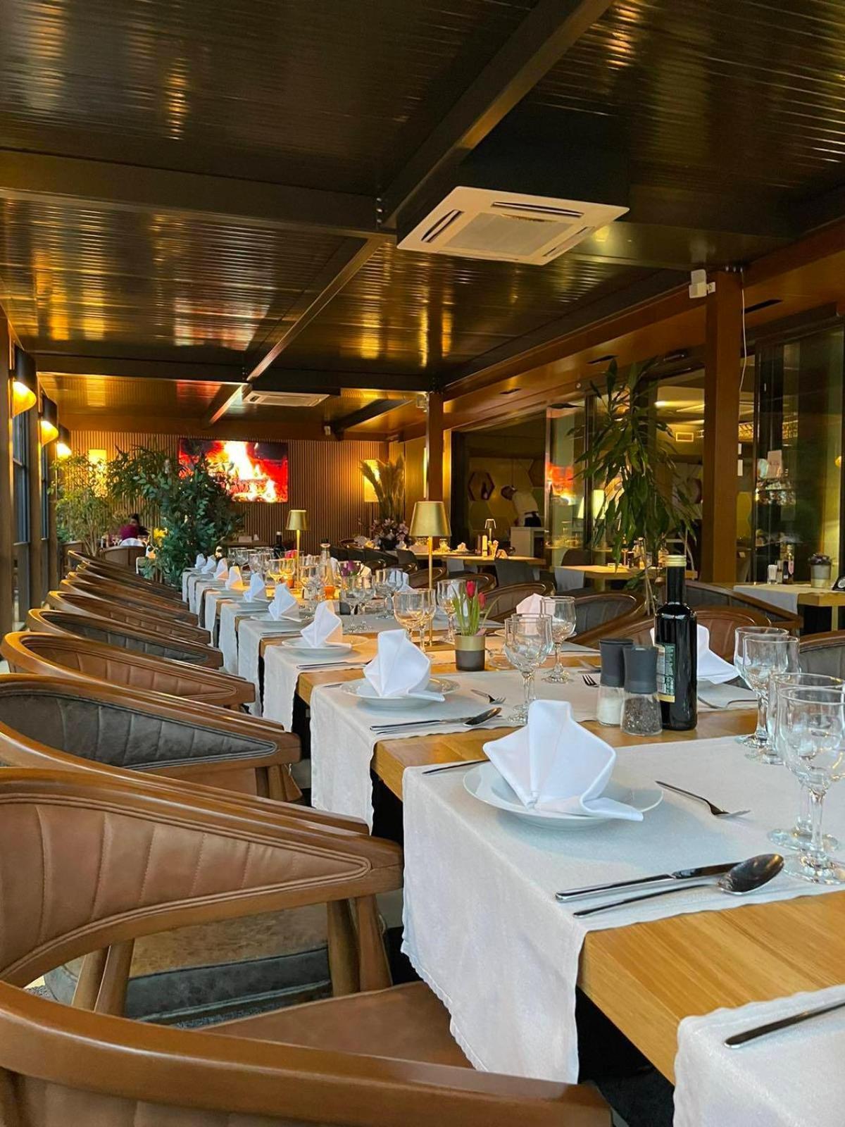 Swiss Plus Hotel Bihać Buitenkant foto