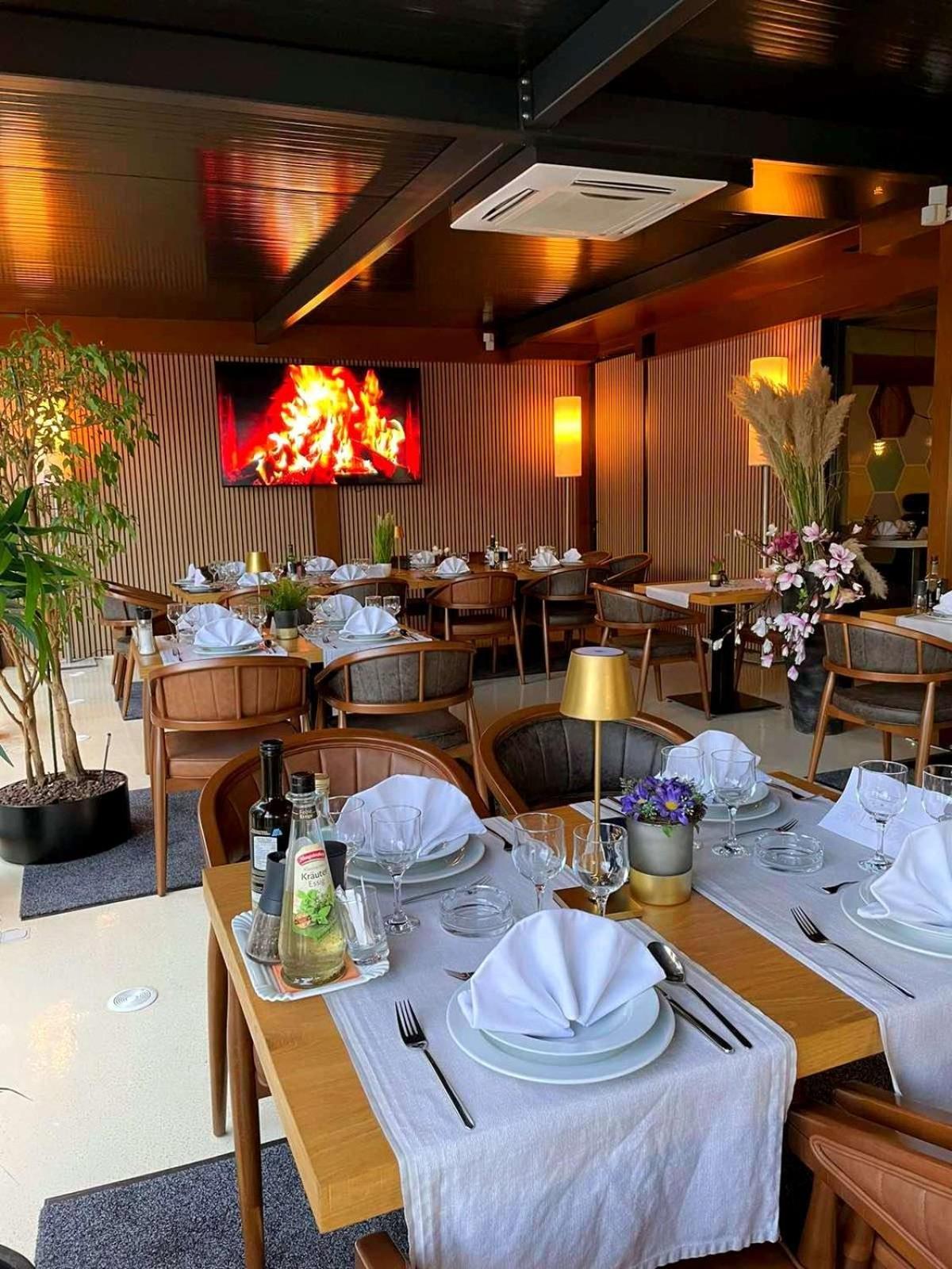 Swiss Plus Hotel Bihać Buitenkant foto