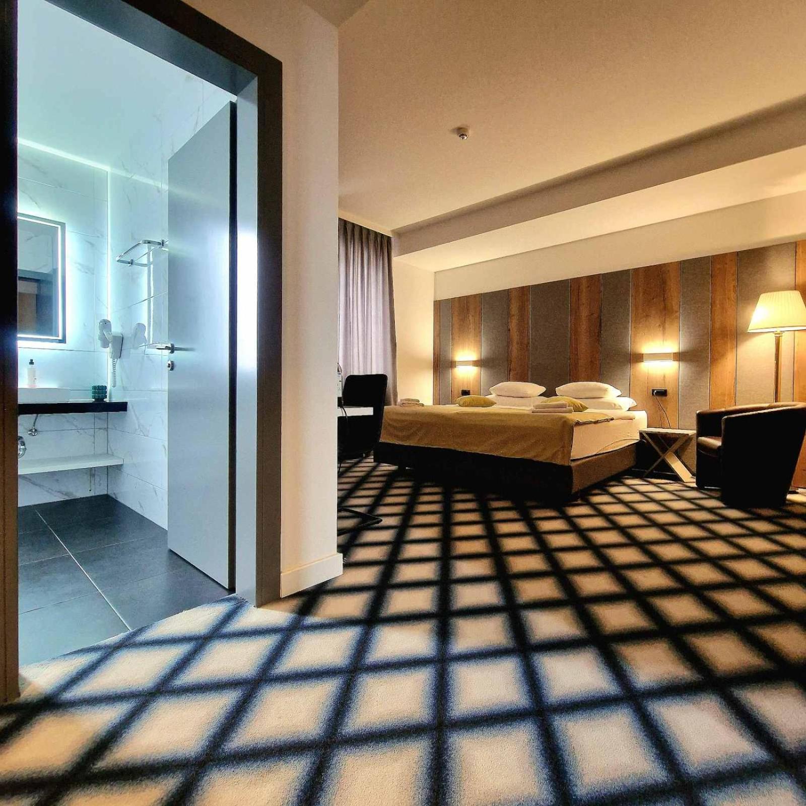 Swiss Plus Hotel Bihać Buitenkant foto
