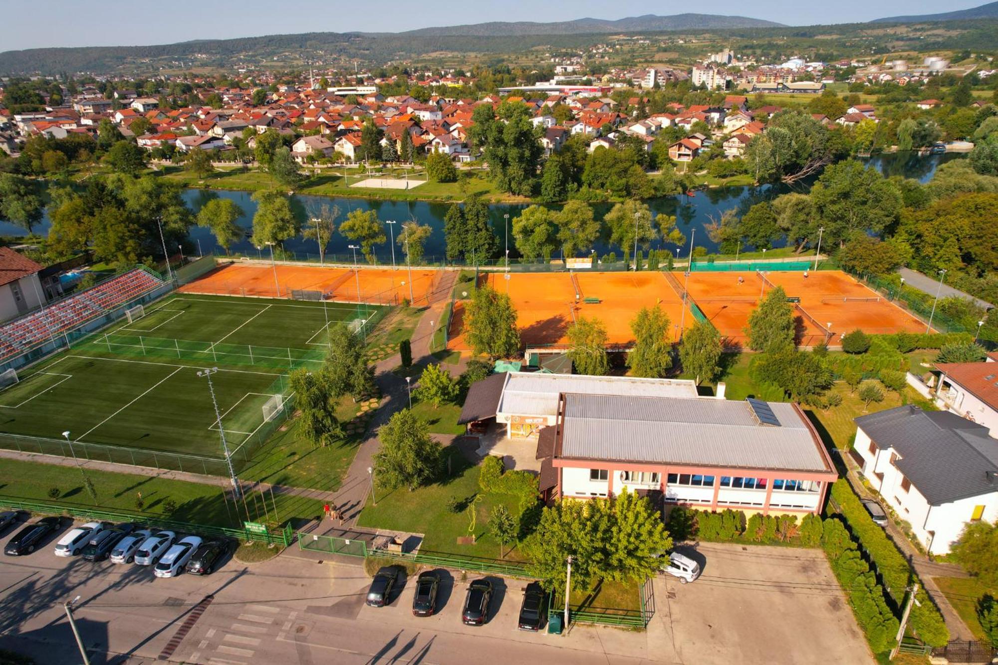Swiss Plus Hotel Bihać Buitenkant foto