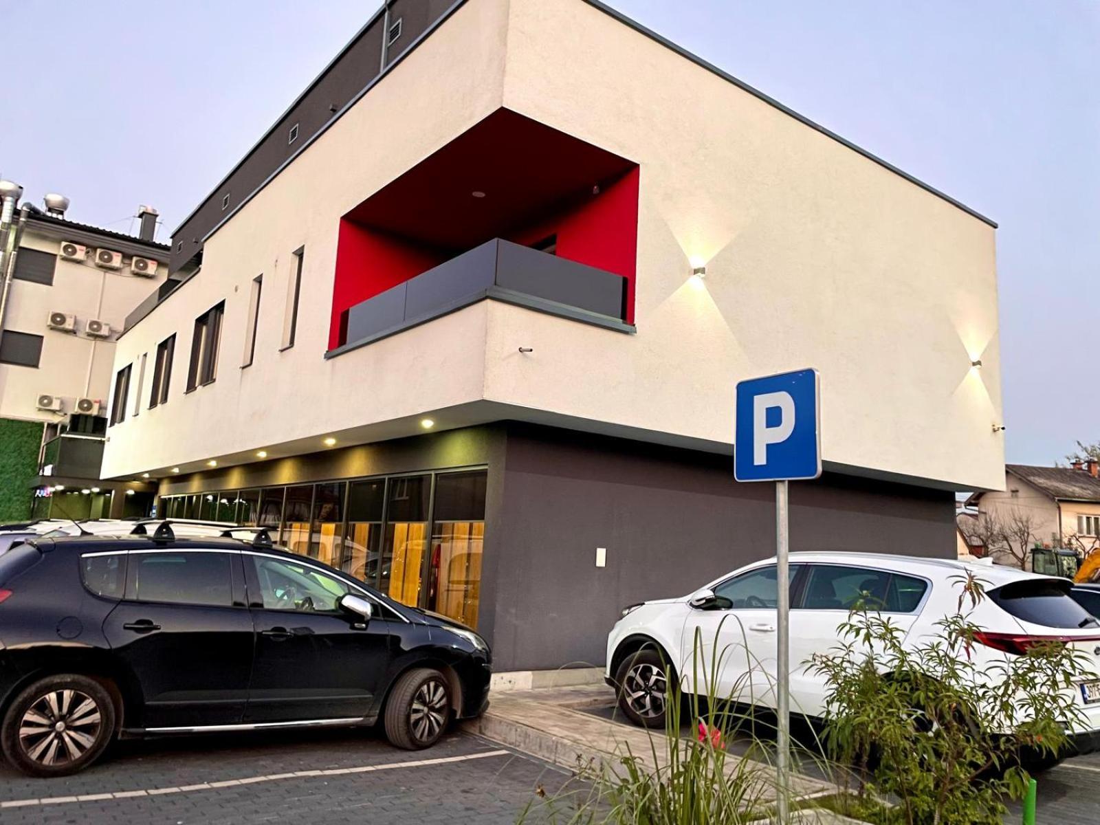 Swiss Plus Hotel Bihać Buitenkant foto
