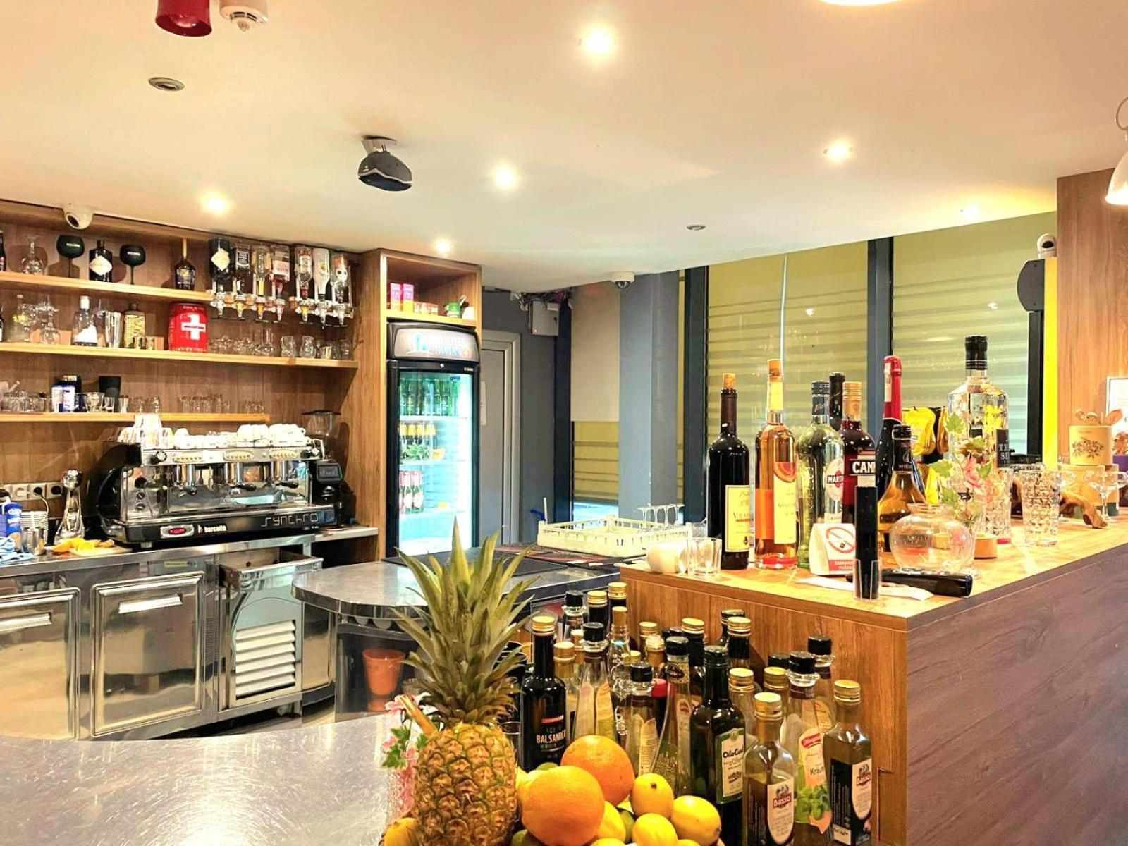 Swiss Plus Hotel Bihać Buitenkant foto