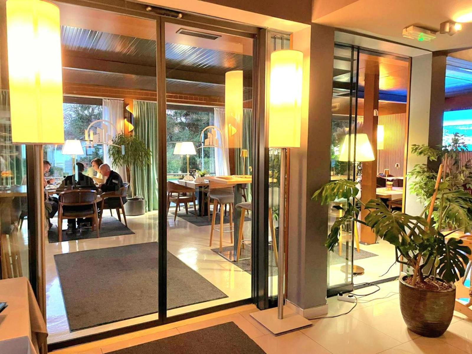 Swiss Plus Hotel Bihać Buitenkant foto