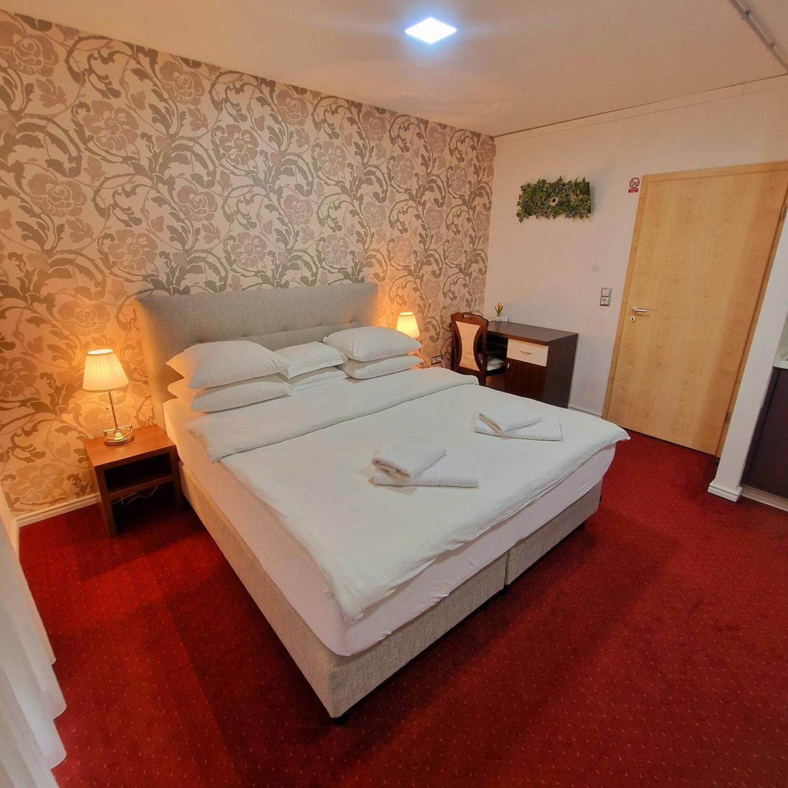 Swiss Plus Hotel Bihać Buitenkant foto